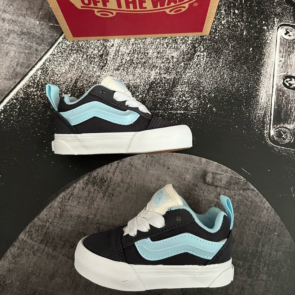 NIB Vans - Picture 5 of 10